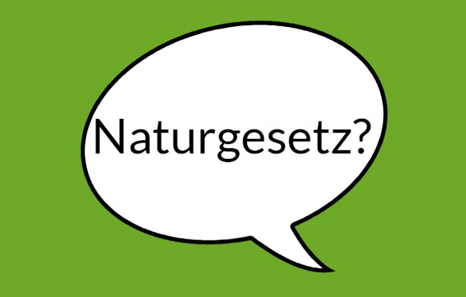 Weiße Sprechblase auf grünem Grund mit der Aufschrift "Naturgesetz?"